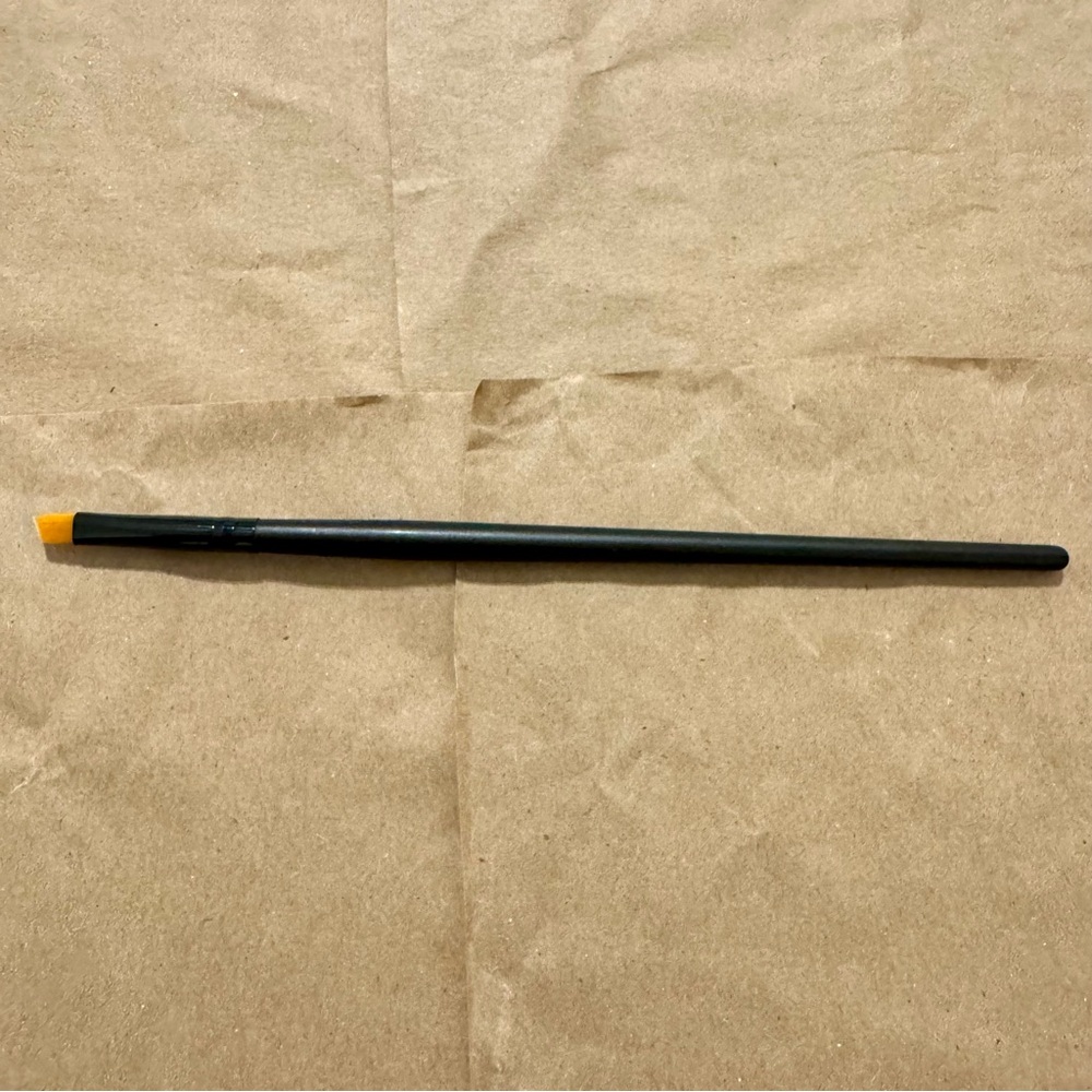 SLANTED TIP EYE BRUSH - Black Makeup Brush with Orange Tip